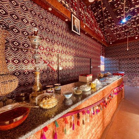 Wadi Rum Bedouin Tour With A Camp Exterior foto