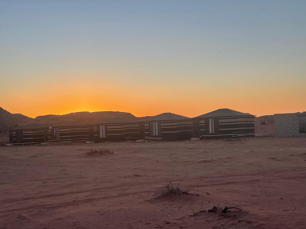 Wadi Rum Bedouin Tour With A Camp Exterior foto